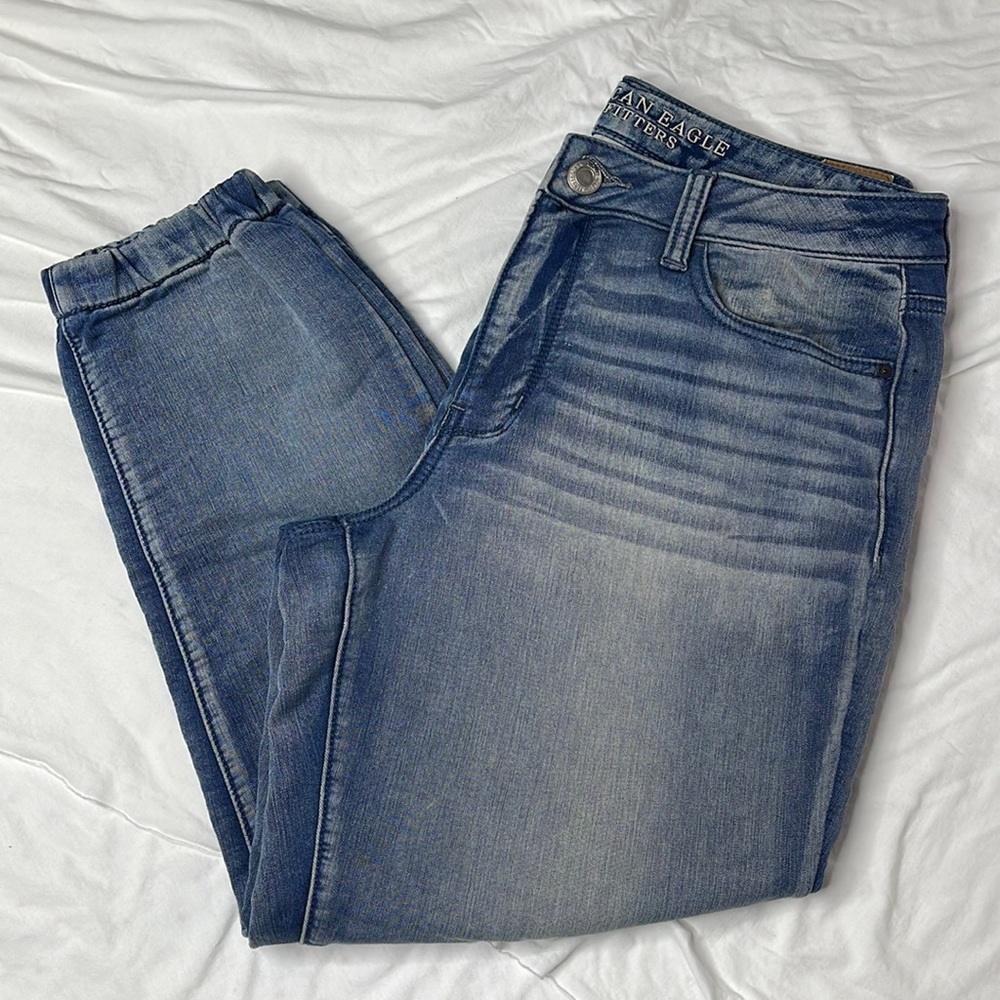American eagle size 6 medium wash denim jean joggers zipper pockets